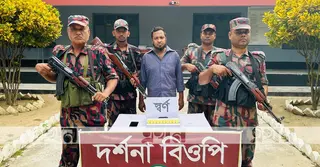 চুয়াডাঙ্গায় ১০টি স্বর্ণের বারসহ পাচারকারী আটক